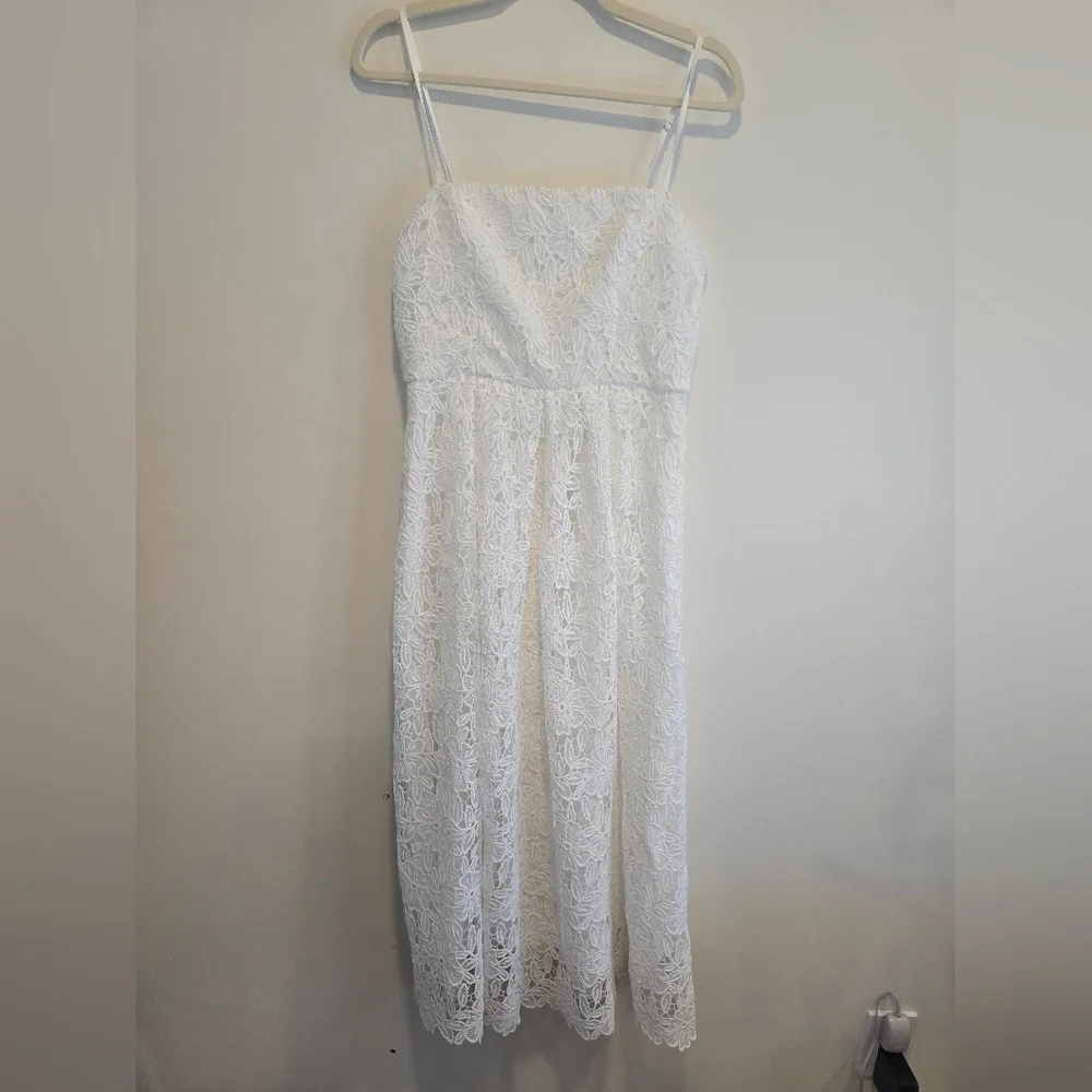 Astr White Flowery Lace Midi Dress Size Medium Nwot, Has One Very Small Flaw - Picture 6 of 16